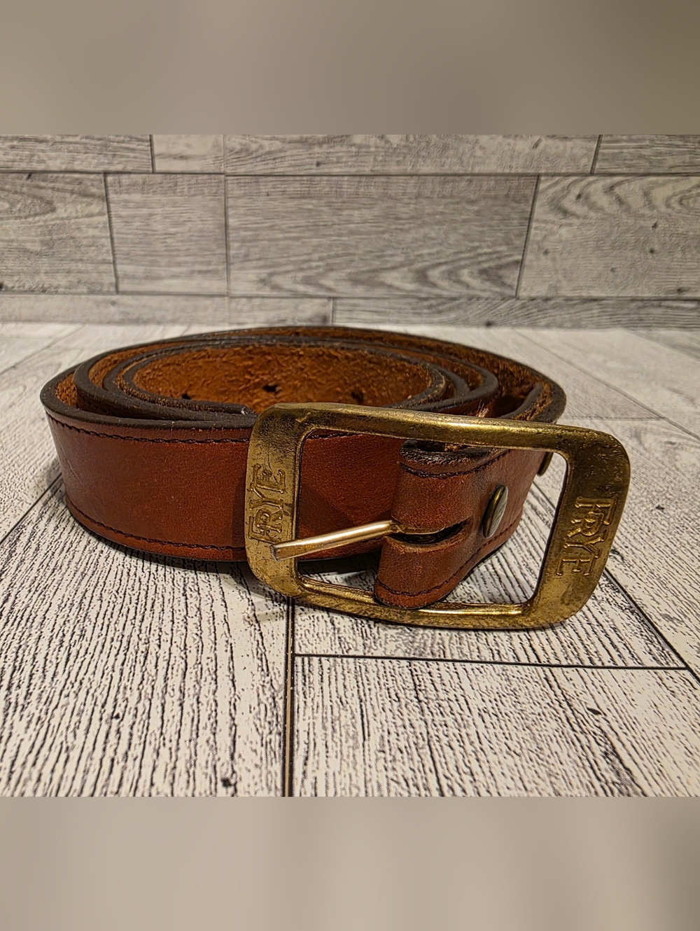 FRYE Men’s Chestnut Leather Belt with Brass Buckle